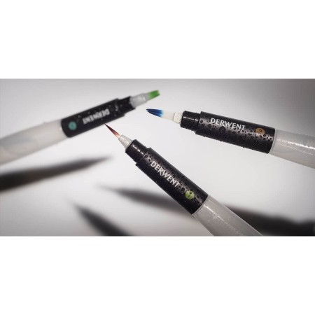 Foto ilustrativa Pincel com Reservatório de Água Waterbrush Cinzel Derwent