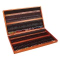 Foto ilustrativa Lápis de Cor Permanente Coloursoft 72 Cores Estojo Madeira Derwent